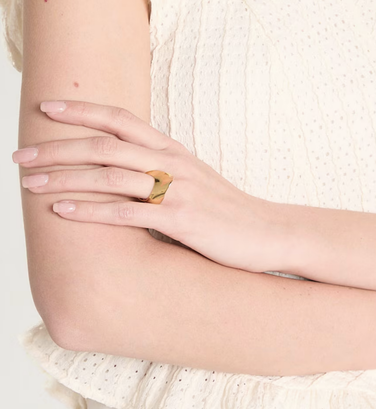 Anillo Liso Ondulado Dorado